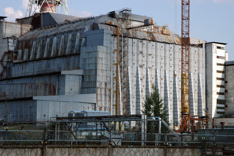 Четвертый (взорвавшийся) энергоблок Чернобыльской АЭС в 2005 году